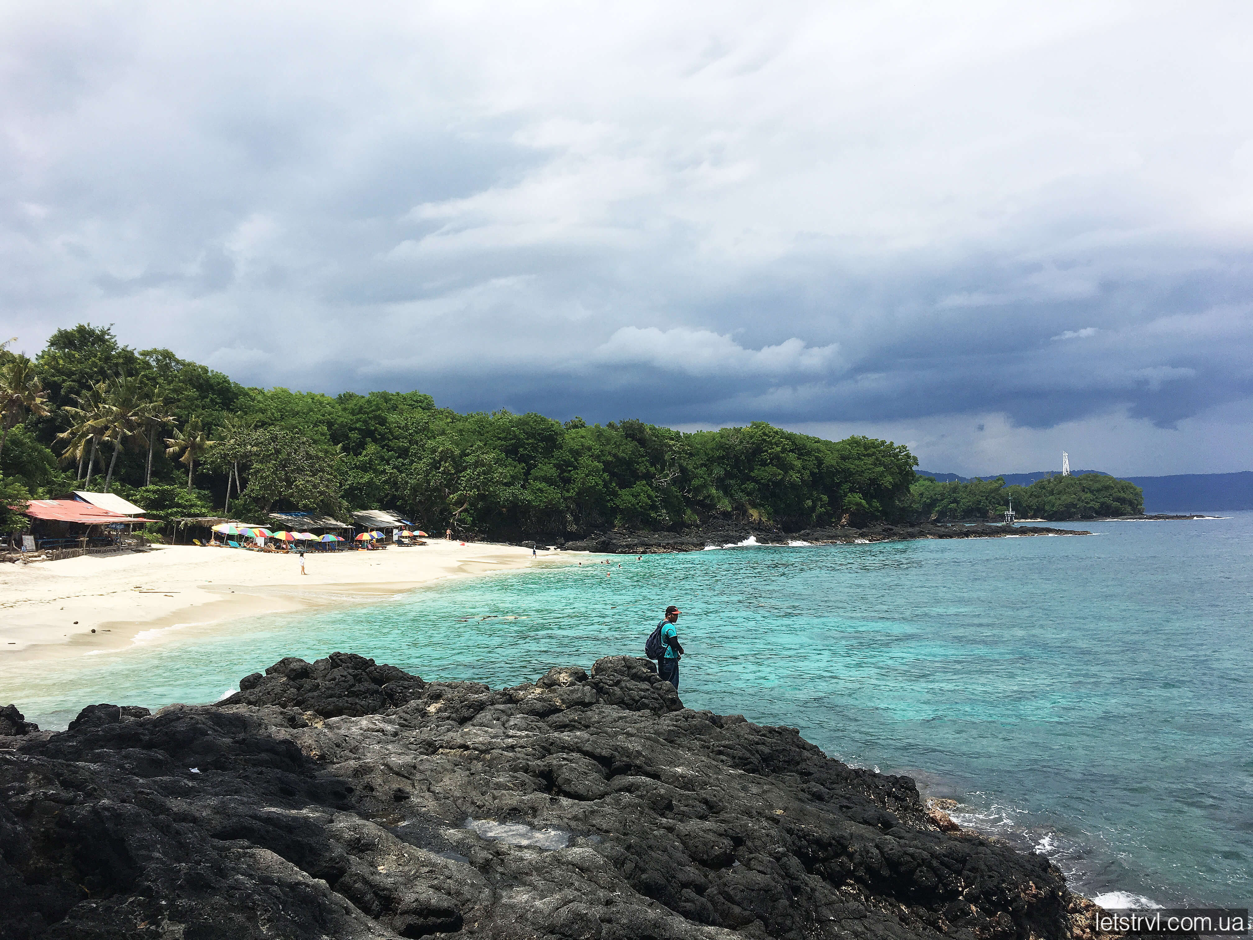 Пляж з білим піском White Sand Beach