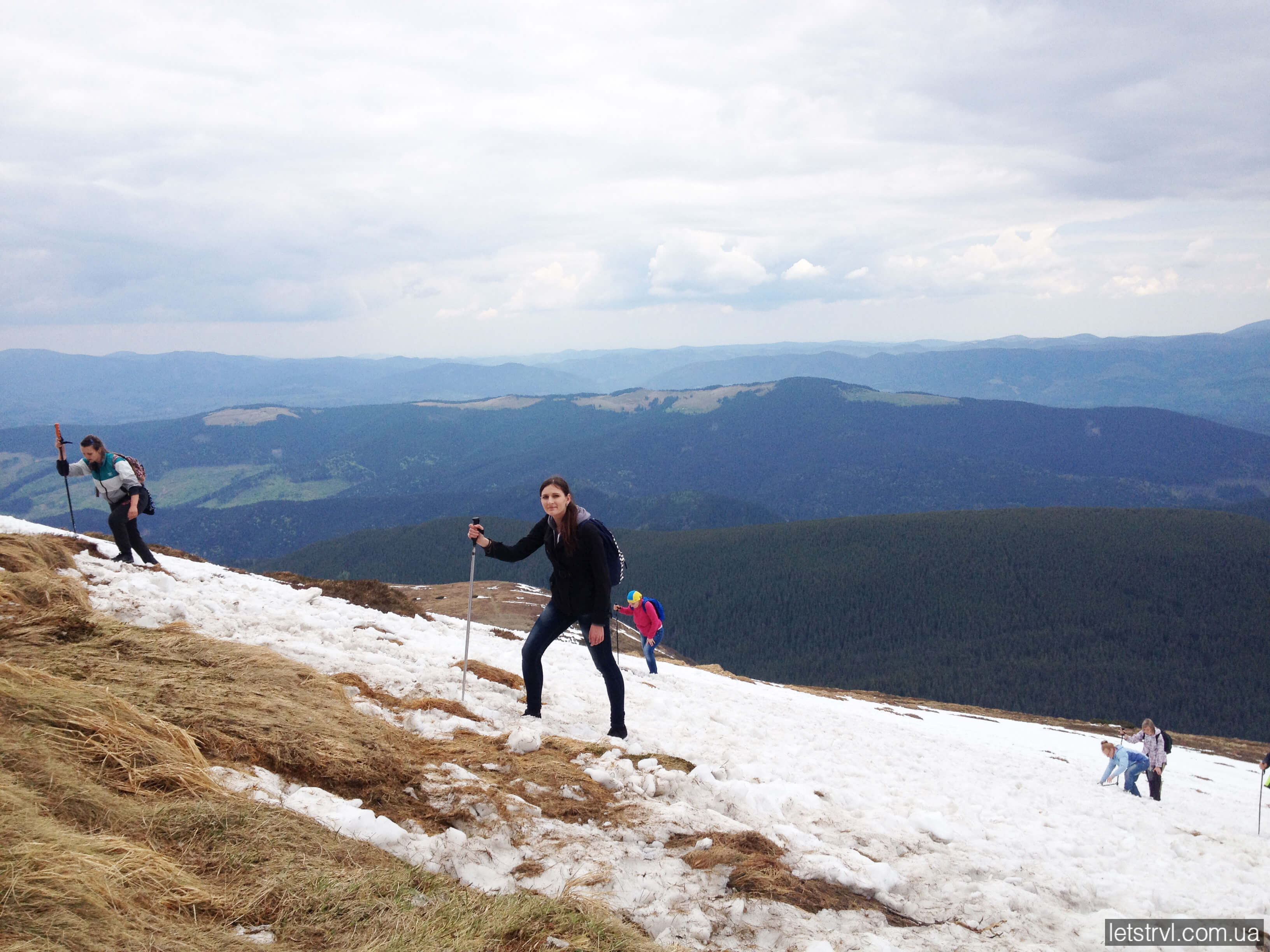 Сніг на Говерлі в травні